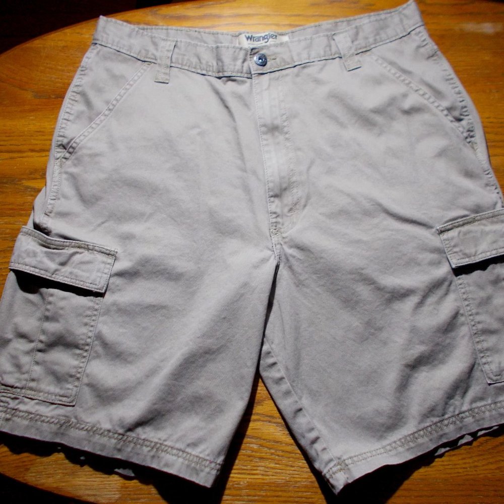 Wrangler Authentic Men's Cargo Outdoor Shorts Size 36 Color British Khaki NWOT - Picture 4 of 15